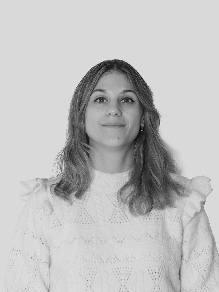 16 LORENA IGLESIAS Administration